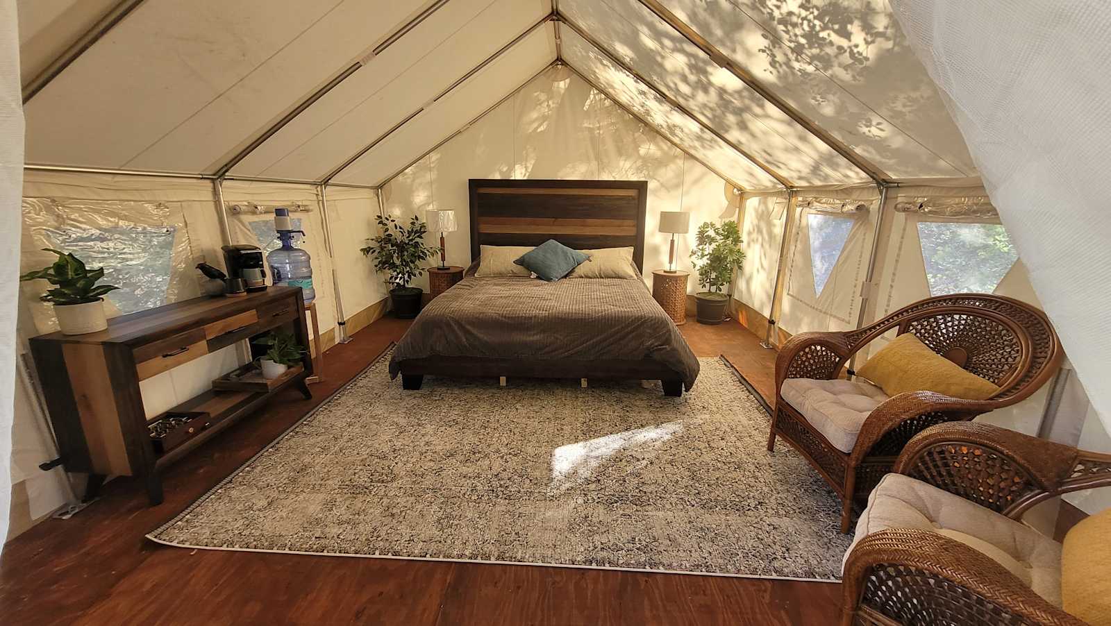 Luxury Glamping - Manzanita Cove - glamping.directory