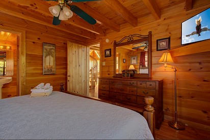 Extraordinary Smoky Mountain Cabin with Panoramic Views, Hot Tub & Arcade near Pigeon Forge and Gatlinburg, TN - Sevierville, Tennessee - glamping.directory