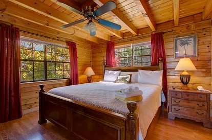 Extraordinary Smoky Mountain Cabin with Panoramic Views, Hot Tub & Arcade near Pigeon Forge and Gatlinburg, TN - Sevierville, Tennessee - glamping.directory