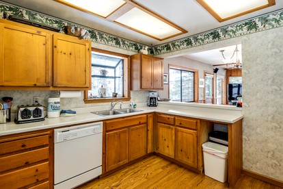 Spacious Cabin For Large Groups Located in the Charming Sky High Ranch in California! - Bear Valley , California - glamping.directory