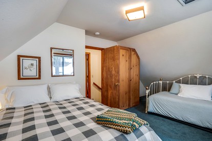 Spacious Cabin For Large Groups Located in the Charming Sky High Ranch in California! - Bear Valley , California - glamping.directory