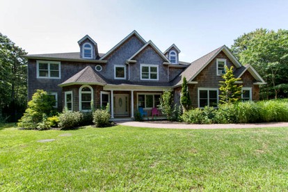 Peaceful Vacation Rental with a Pool and a Hot Tub in East Quogue, New York - glamping.directory