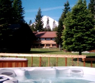 Idyllic Log Cabin with Private Hot Tub in Mount Hood Resort, Oregon - Mt. Hood, Oregon - glamping.directory