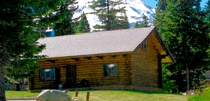 Idyllic Log Cabin with Private Hot Tub in Mount Hood Resort, Oregon - Mt. Hood, Oregon - glamping.directory