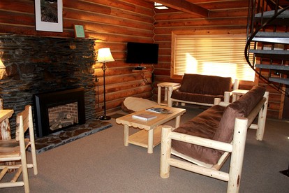 Idyllic Log Cabin with Private Hot Tub in Mount Hood Resort, Oregon - Mt. Hood, Oregon - glamping.directory