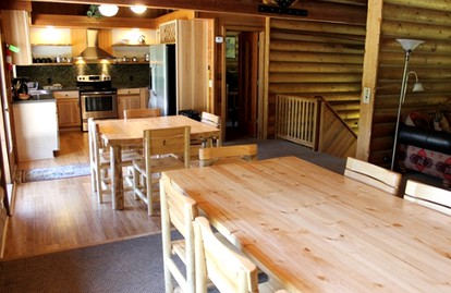 Idyllic Log Cabin with Private Hot Tub in Mount Hood Resort, Oregon - Mt. Hood, Oregon - glamping.directory