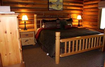 Idyllic Log Cabin with Private Hot Tub in Mount Hood Resort, Oregon - Mt. Hood, Oregon - glamping.directory