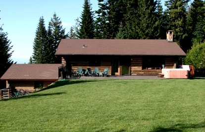 Idyllic Log Cabin with Private Hot Tub in Mount Hood Resort, Oregon - glamping.directory