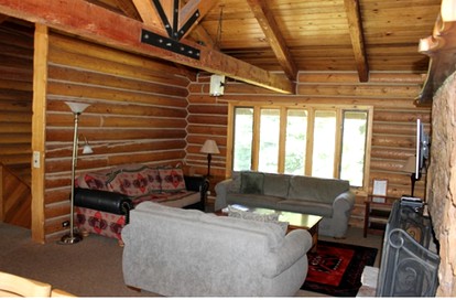 Idyllic Log Cabin with Private Hot Tub in Mount Hood Resort, Oregon - Mt. Hood, Oregon - glamping.directory