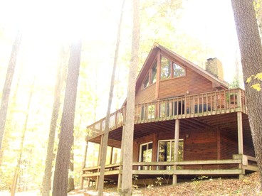 Wooded & Fabulous Brown County Cabin with Hot Tub Near Nashville, IN - Nashville, Indiana - glamping.directory