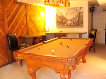 Wooded & Fabulous Brown County Cabin with Hot Tub Near Nashville, IN - Nashville, Indiana - glamping.directory
