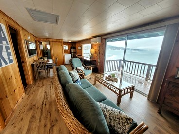 Scenic Lakeside Cabin with Exclusive Boat Dock Near Weirs Beach, Laconia, New Hampshire - Laconia, New Hampshire - glamping.directory