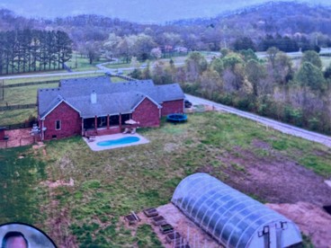 Splendid Cabin with Outdoor Pool in Tennessee - glamping.directory