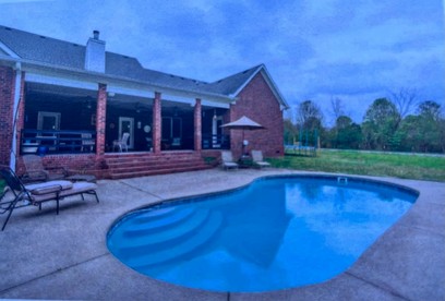 Splendid Cabin with Outdoor Pool in Tennessee - Franklin, Tennessee - glamping.directory