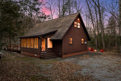 Serene, Creekside Cabin with Wood-Burning Stove for a Tranquil Getaway in the West Virginia Mountains - Hedgesville, West Virginia - glamping.directory