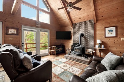 Serene, Creekside Cabin with Wood-Burning Stove for a Tranquil Getaway in the West Virginia Mountains - Hedgesville, West Virginia - glamping.directory