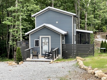 Fantastic Cozy Cottage Nestled Amidst Trees in Tracy City, Tennessee - glamping.directory
