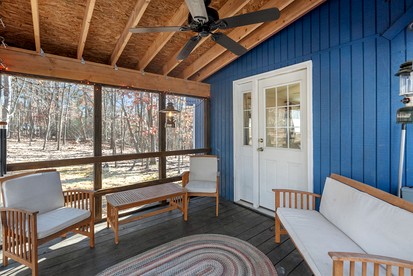 Modern Mountain Chalet with Stone Fireplace & Resort Amenities near Hedgesville, WV - Hedgesville, West Virginia - glamping.directory