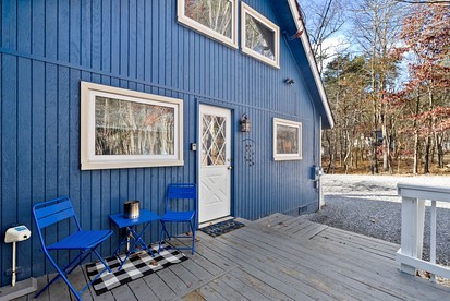 Modern Mountain Chalet with Stone Fireplace & Resort Amenities near Hedgesville, WV - Hedgesville, West Virginia - glamping.directory