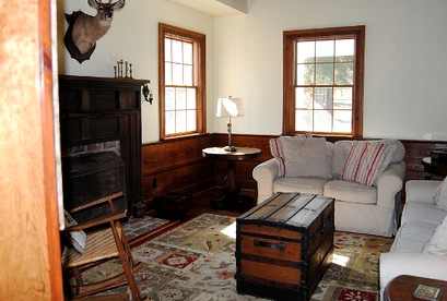 Remodeled Cabin Rental Built in 1790 near Scottsville, Virginia - Scottsville, Virginia - glamping.directory