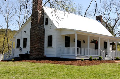 Remodeled Cabin Rental Built in 1790 near Scottsville, Virginia - glamping.directory