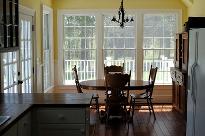 Remodeled Cabin Rental Built in 1790 near Scottsville, Virginia - Scottsville, Virginia - glamping.directory