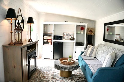 Sweet Tiny House Perfect for a Romantic Retreat in Alabama - Rogersville, Alabama - glamping.directory