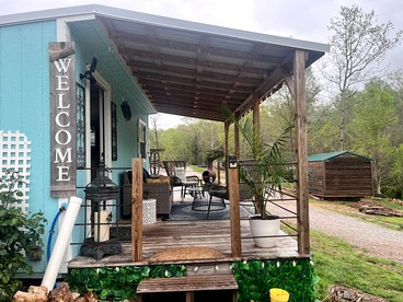 Sweet Tiny House Perfect for a Romantic Retreat in Alabama - glamping.directory