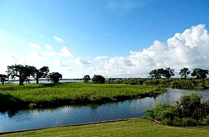 Spacious Pet-Friendly Cottage with Sensational Views on the Pascagoula River, Mississippi - Biloxi, Mississippi - glamping.directory