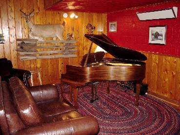 Rustic Lodge Rental on a Farm in Fayette County, West Virginia - Rainelle, West Virginia - glamping.directory