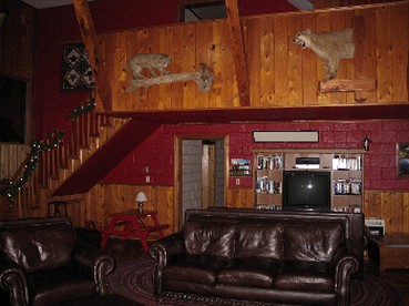 Rustic Lodge Rental on a Farm in Fayette County, West Virginia - Rainelle, West Virginia - glamping.directory