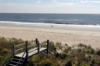 Delightful Oceanfront Rental With Peaceful Views near Wilmington, North Carolina - Holden Beach, North Carolina - glamping.directory