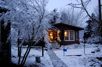 Rural Cottage for Rent with a Secluded Swimming Hole near Eugene, Oregon - glamping.directory