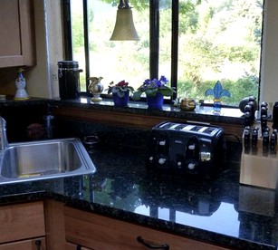 Rural Cottage for Rent with a Secluded Swimming Hole near Eugene, Oregon - Umpqua, Oregon - glamping.directory