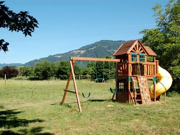 Rural Cottage for Rent with a Secluded Swimming Hole near Eugene, Oregon - Umpqua, Oregon - glamping.directory