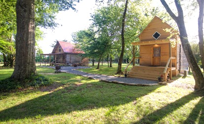 Rustic Log Cabin near South Boston, Virginia - Halifax, Virginia - glamping.directory