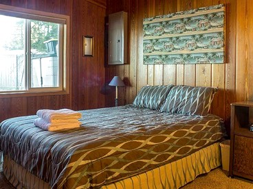 Spacious Lakeside Vacation Rental on Lake Coeur d'Alene in North Idaho - Coeur d'Alene, Idaho - glamping.directory