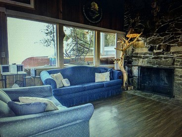 Spacious Lakeside Vacation Rental on Lake Coeur d'Alene in North Idaho - Coeur d'Alene, Idaho - glamping.directory