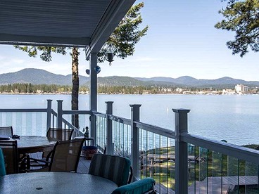 Spacious Lakeside Vacation Rental on Lake Coeur d'Alene in North Idaho - Coeur d'Alene, Idaho - glamping.directory