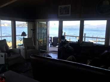 Spacious Lakeside Vacation Rental on Lake Coeur d'Alene in North Idaho - Coeur d'Alene, Idaho - glamping.directory