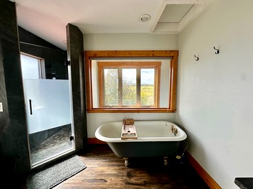 Spacious Farmhouse Estate with Mountain Views & Dual Kitchens near Skiing and Trails in Tetonia, Idaho - Tetonia, Idaho - glamping.directory