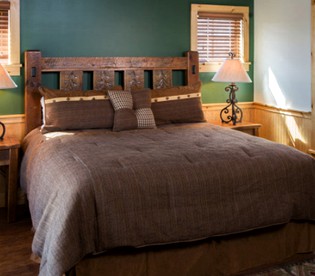 Secluded Cottage Rental with Views of the Green Mountains in Vermont - Chittenden, Vermont - glamping.directory