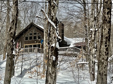 Mountain Retreat with Outdoor Living Space and Ping Pong Table in Vermont - Winhall, Vermont - glamping.directory