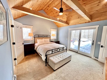 Mountain Retreat with Outdoor Living Space and Ping Pong Table in Vermont - Winhall, Vermont - glamping.directory
