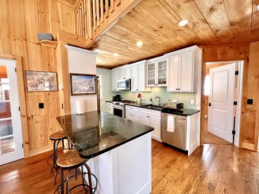 Mountain Retreat with Outdoor Living Space and Ping Pong Table in Vermont - Winhall, Vermont - glamping.directory