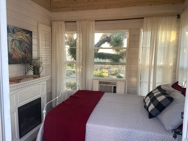 Charming Yucca Valley Cabin Rental for Getaways in California - Yucca Valley, California - glamping.directory