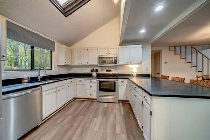 Remote, Pet Friendly Mountain Cabin with Fire Pit and Pool Access, Perfect for a Getaway to Shenandoah National Park - Hedgesville, West Virginia - glamping.directory
