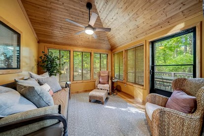 Remote, Pet Friendly Mountain Cabin with Fire Pit and Pool Access, Perfect for a Getaway to Shenandoah National Park - Hedgesville, West Virginia - glamping.directory