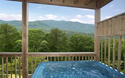 Luxury Log Cabin with Hot Tub and Panoramic Views of the Great Smoky Mountains - Gatlinburg, Tennessee - glamping.directory