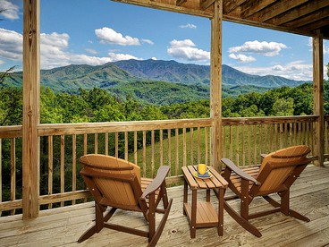 Luxury Log Cabin with Hot Tub and Panoramic Views of the Great Smoky Mountains - Gatlinburg, Tennessee - glamping.directory